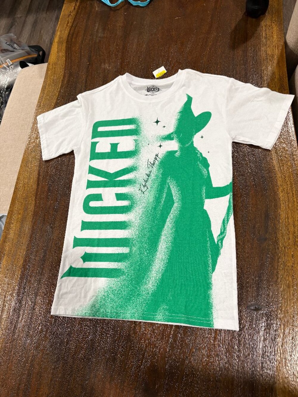 WICKED Universal City Studios Elphaba Thropp T-shirt Tee sz  S NEW